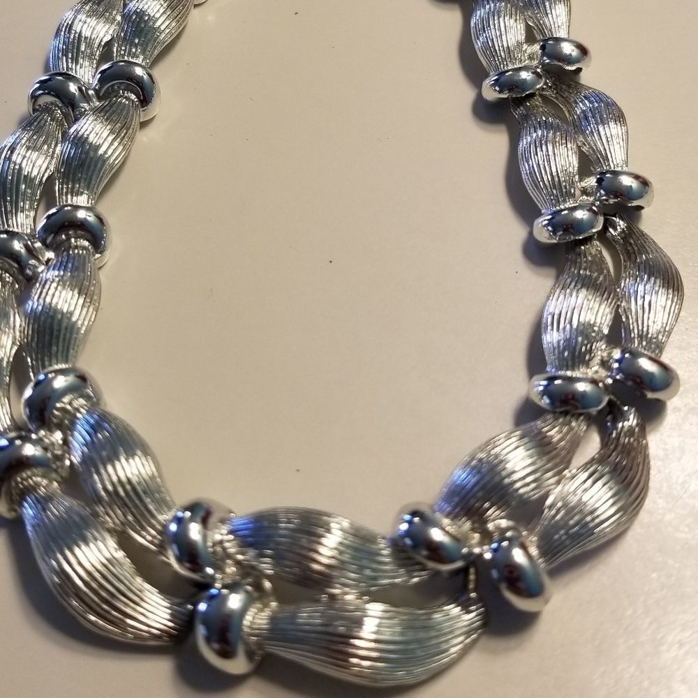 Vintage silvertone necklace